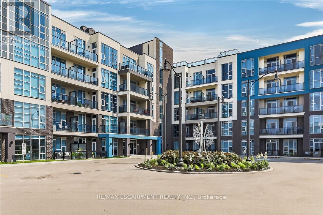 #516 10 CONCORD PLACE - 1