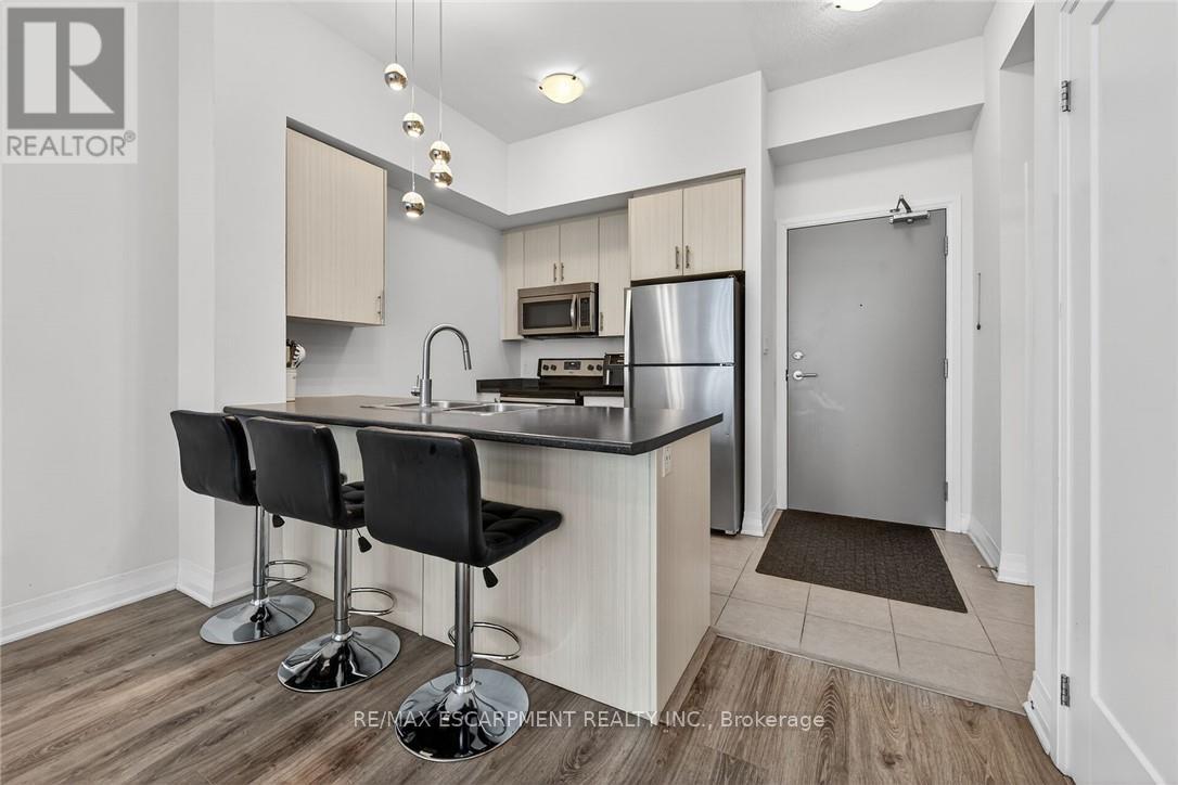 #516 10 CONCORD PLACE - 10