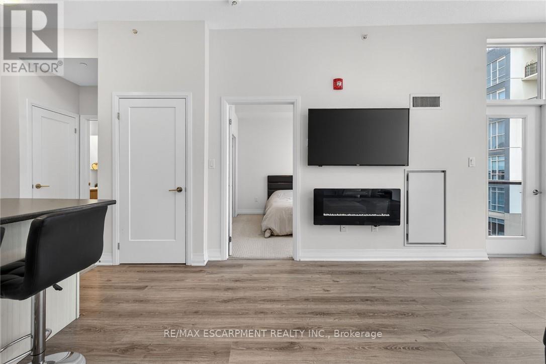 #516 10 CONCORD PLACE - 12