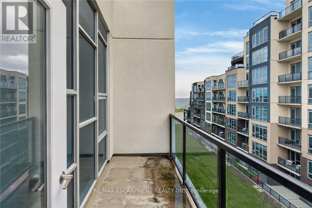 #516 10 CONCORD PLACE - 25