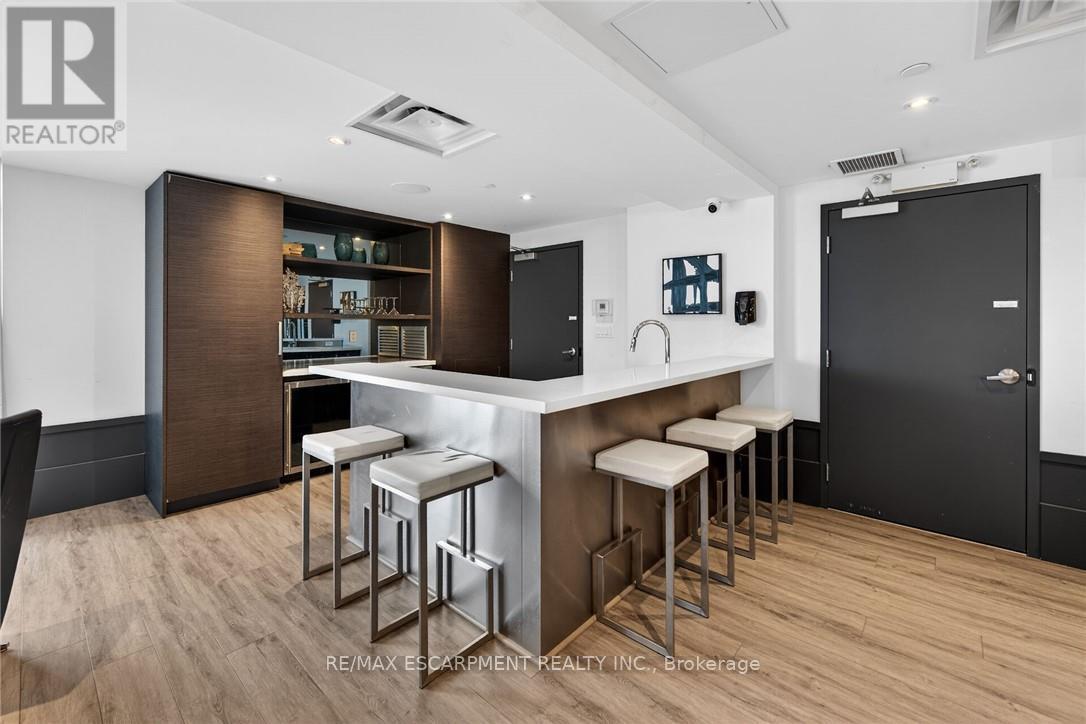 #516 10 CONCORD PLACE - 31