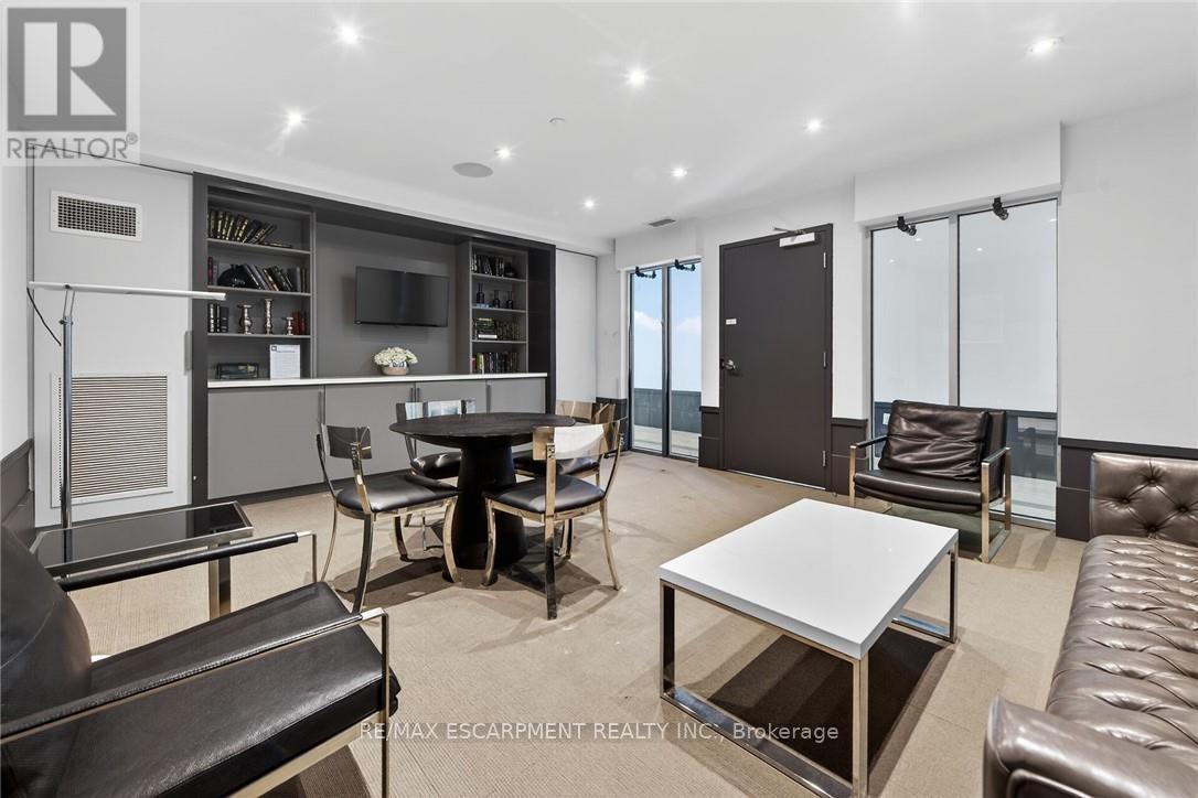 #516 10 CONCORD PLACE - 34