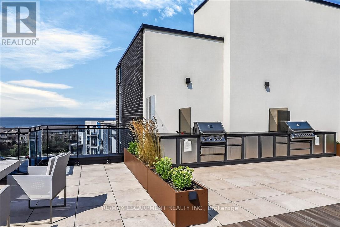 #516 10 CONCORD PLACE - 37