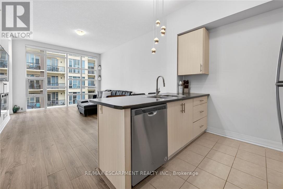 #516 10 CONCORD PLACE - 8