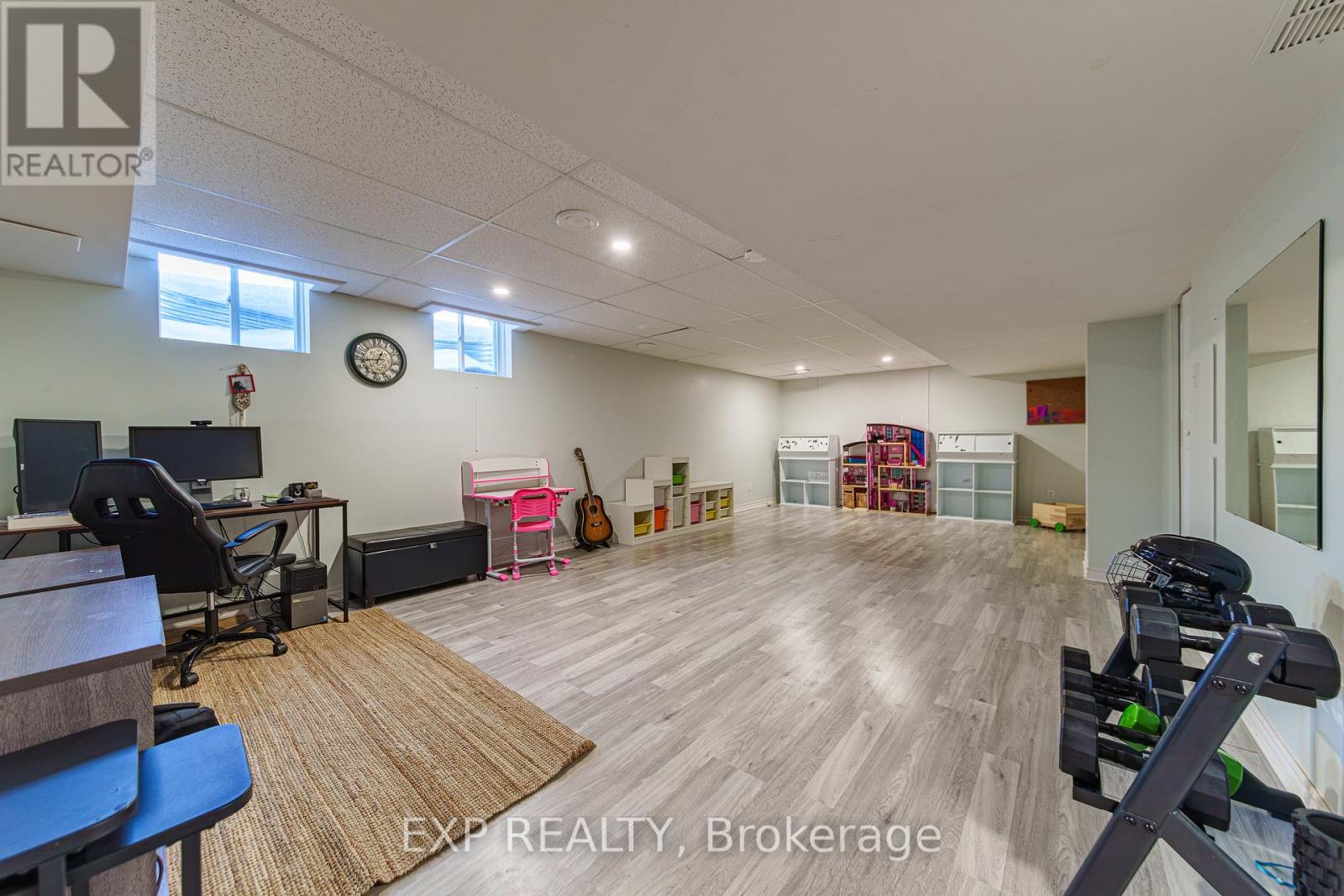 601 ROSEHILL AVENUE - 33
