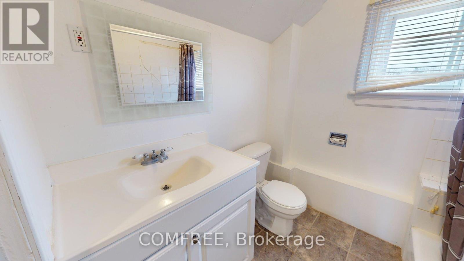 1405 KING STREET E - 11