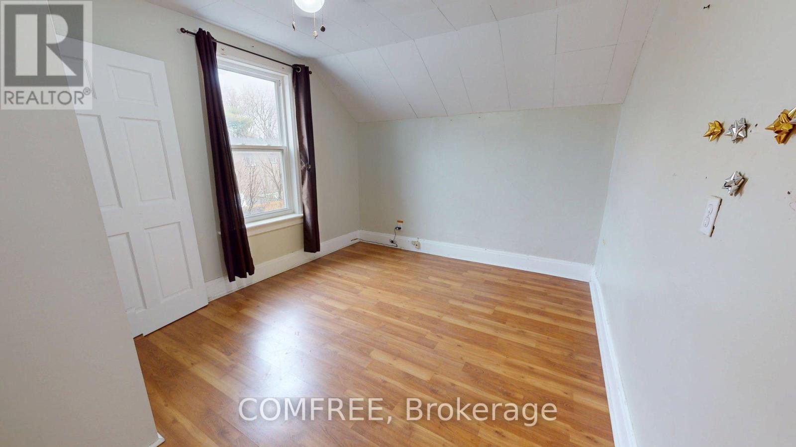 1405 KING STREET E - 12