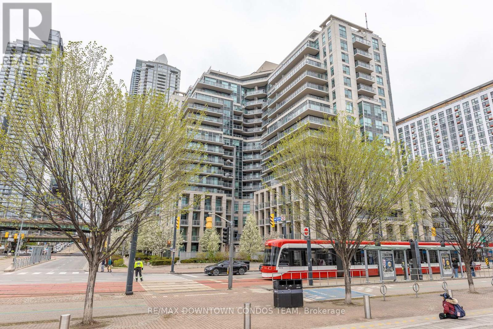 #404 410 QUEENS QUAY W - Image 2