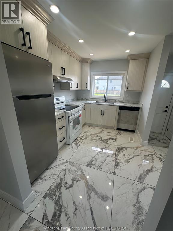 2549 GRAND MARAIS West Unit# UPPER, Windsor, Ontario, N9E1G4 — Photo 3