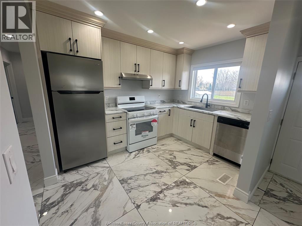 2549 GRAND MARAIS West Unit# UPPER, Windsor, Ontario, N9E1G4 — Photo 4
