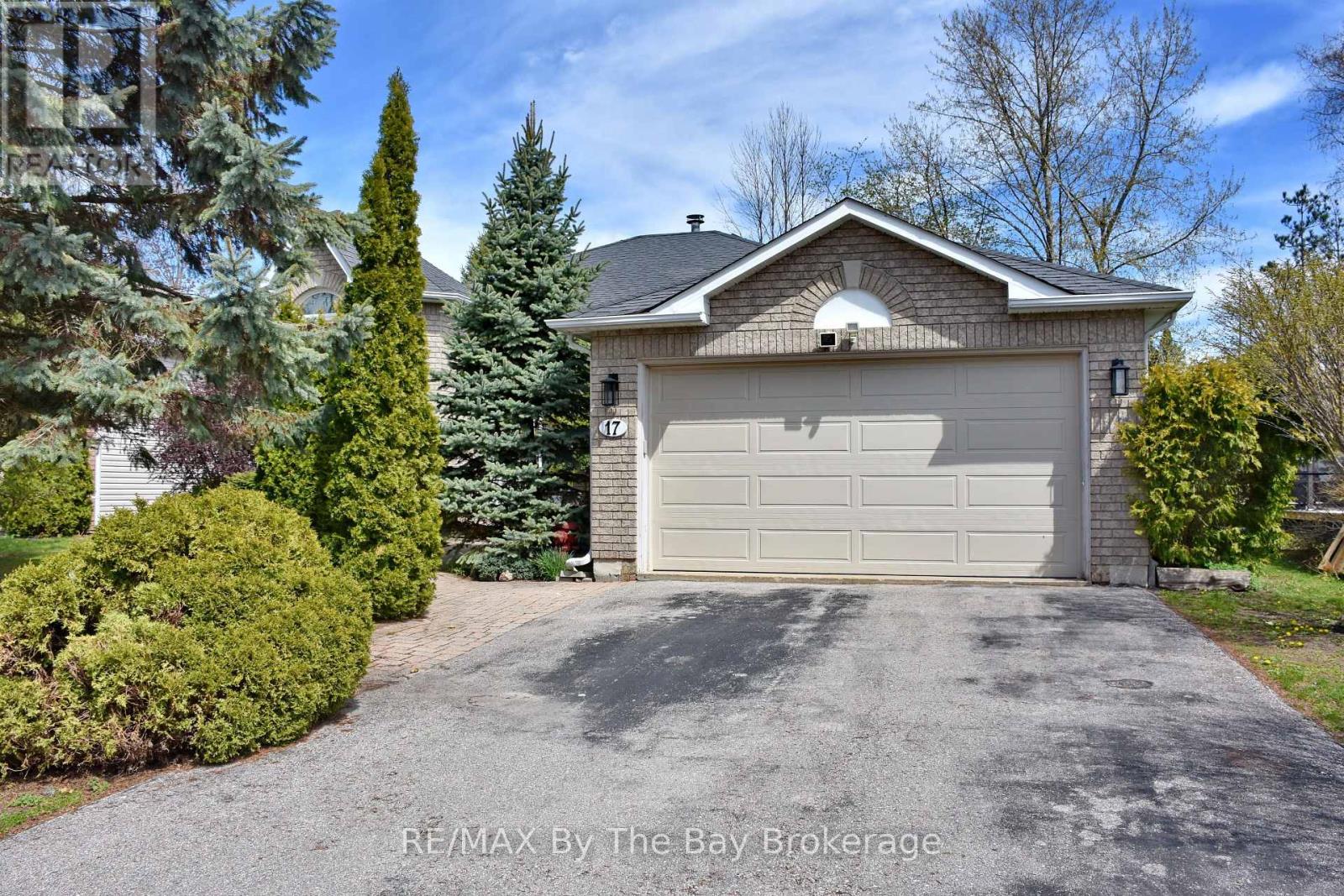 17 ACORN CRESCENT - 1