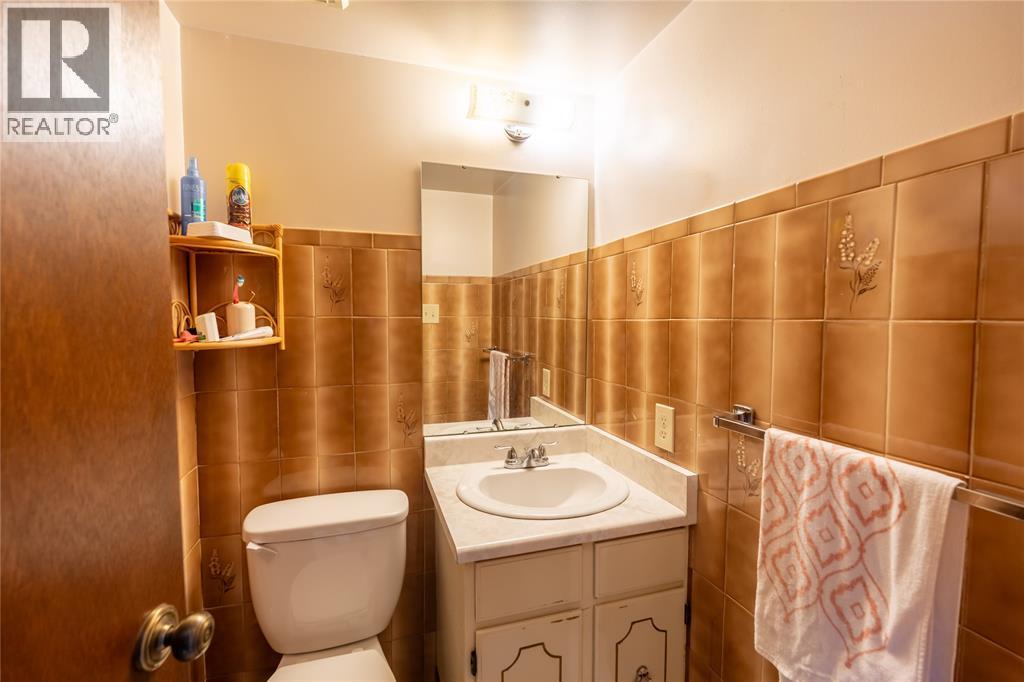 1083 SALISBURY STREET, Sarnia, Ontario, N7S3V6 — Photo 35