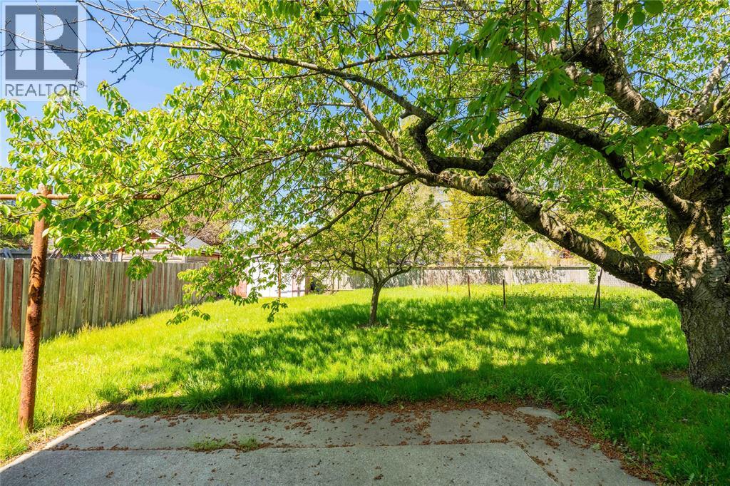 1083 SALISBURY STREET, Sarnia, Ontario, N7S3V6 — Photo 15