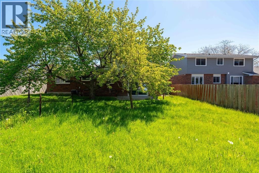 1083 SALISBURY STREET, Sarnia, Ontario, N7S3V6 — Photo 12
