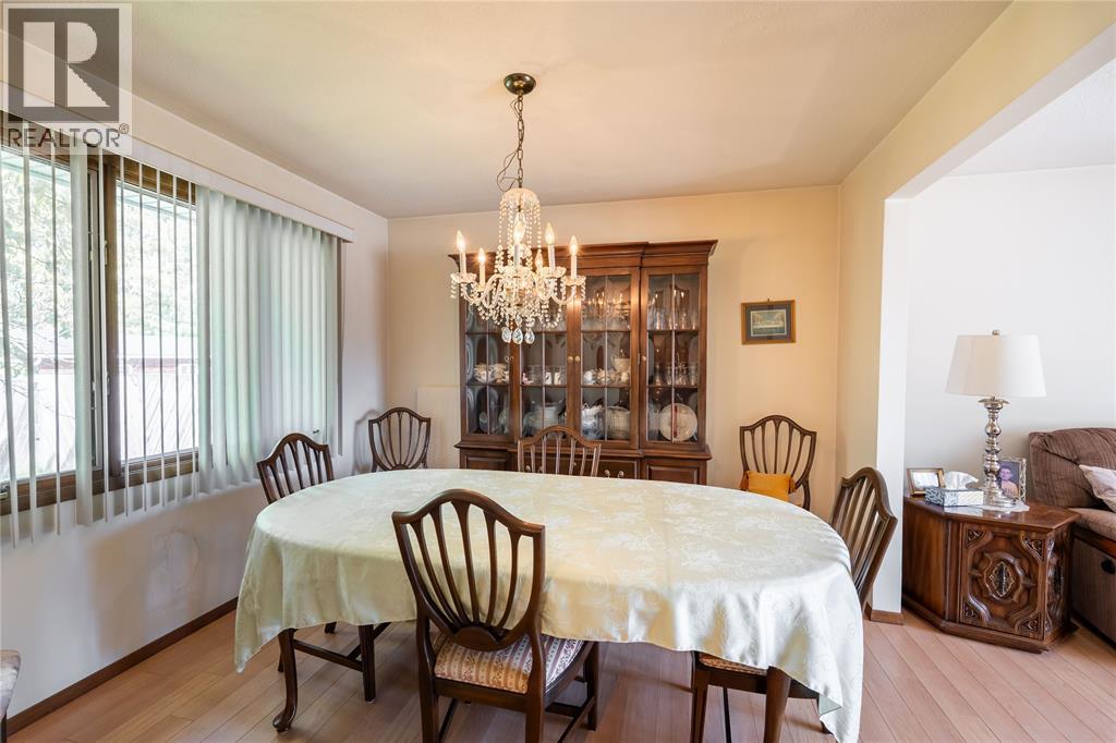 1083 SALISBURY STREET, Sarnia, Ontario, N7S3V6 — Photo 3