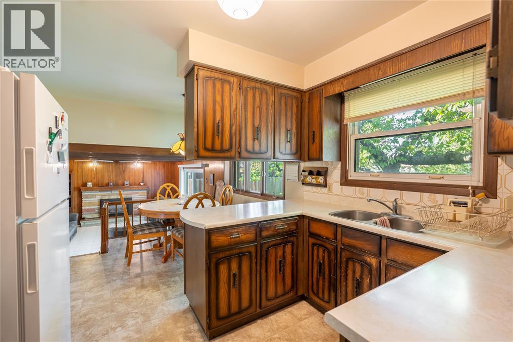 1083 SALISBURY STREET, Sarnia, Ontario, N7S3V6 — Photo 32