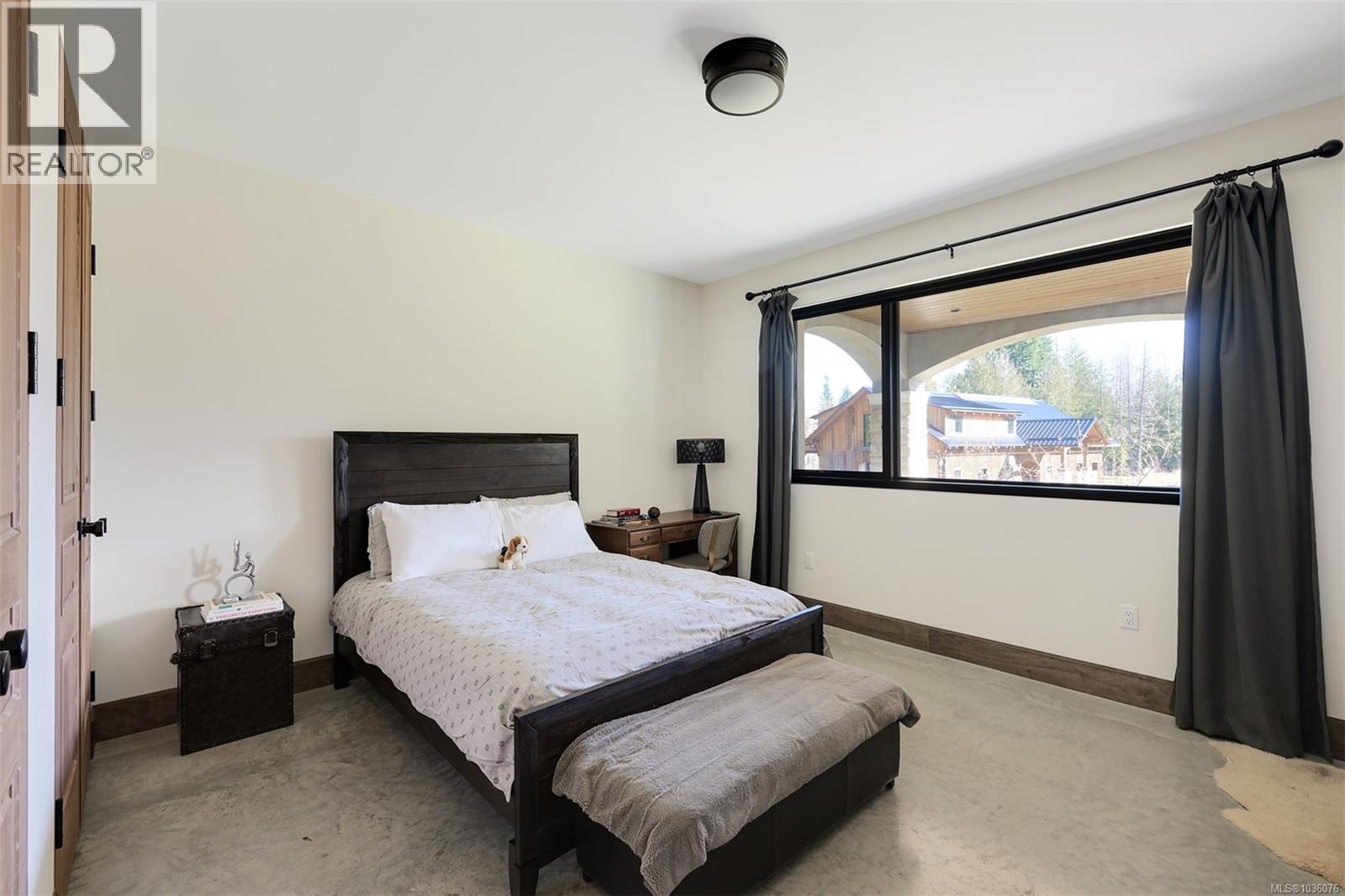 4939 Waters Rd - 44