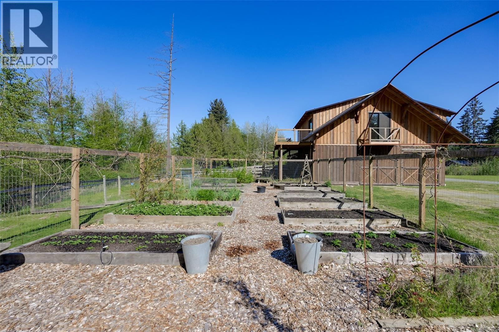 4939 Waters Rd - 71
