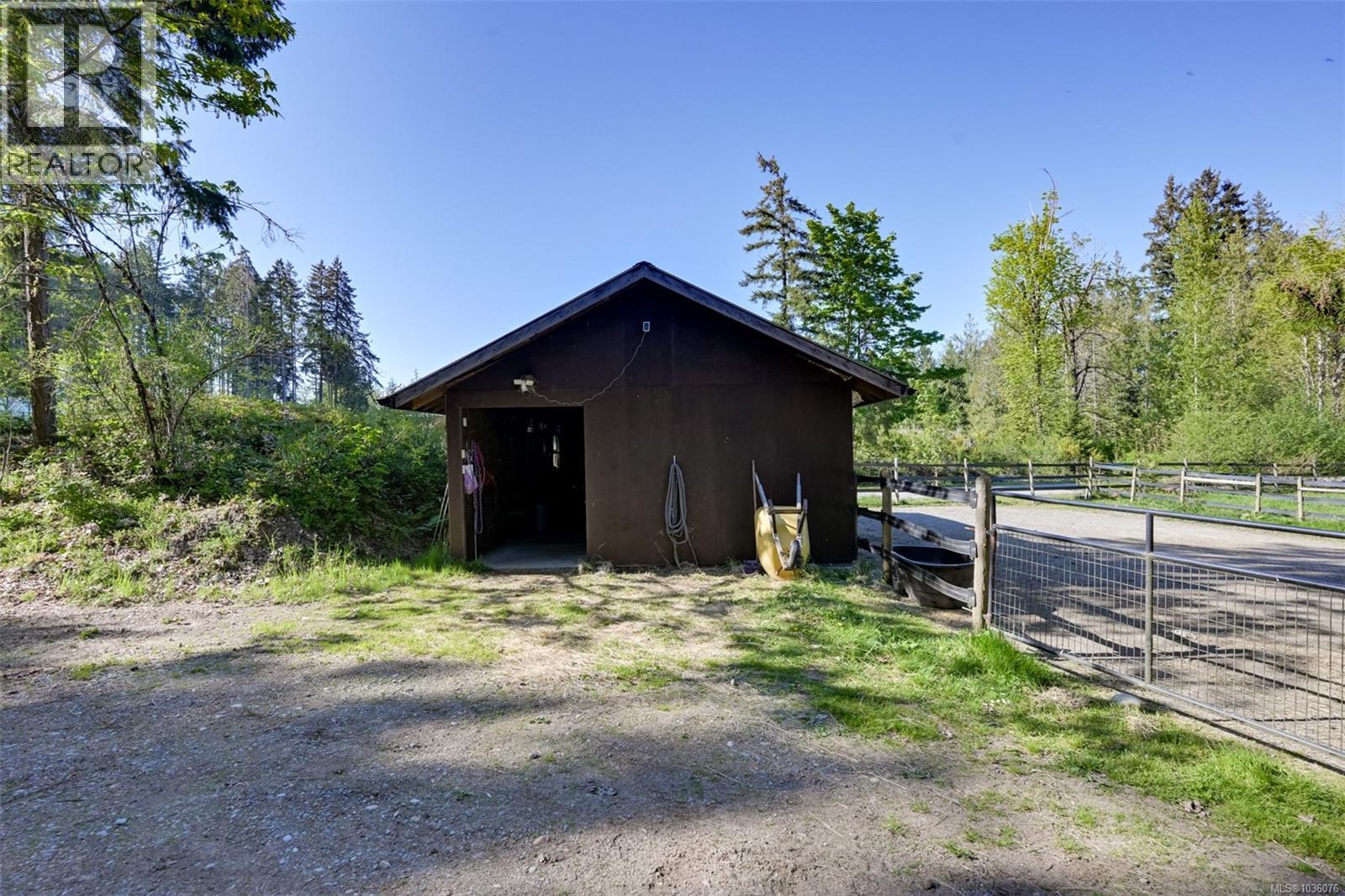4939 Waters Rd - 74