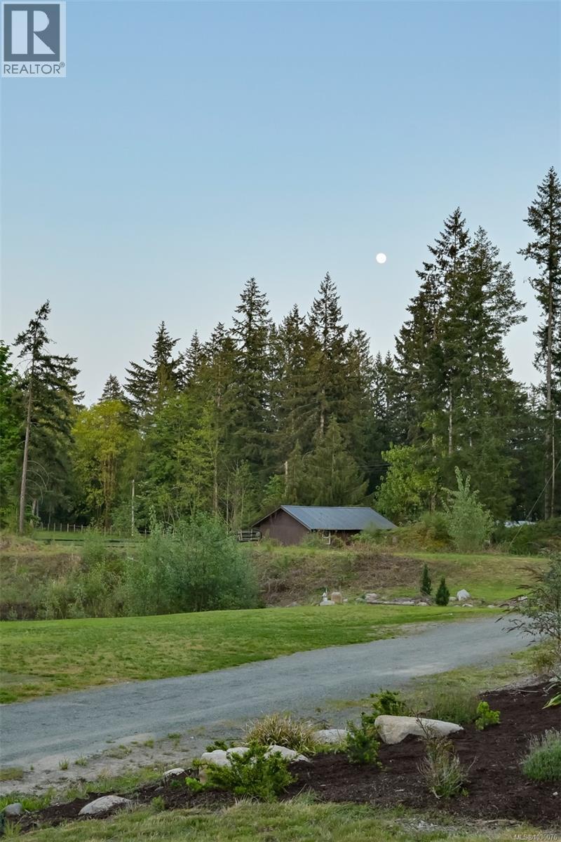 4939 Waters Rd - 79