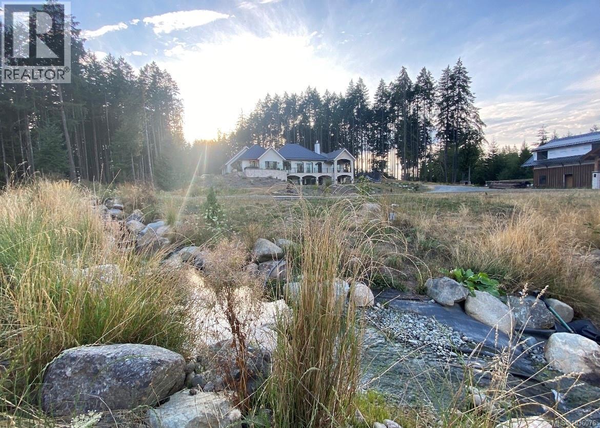 4939 Waters Rd - 86