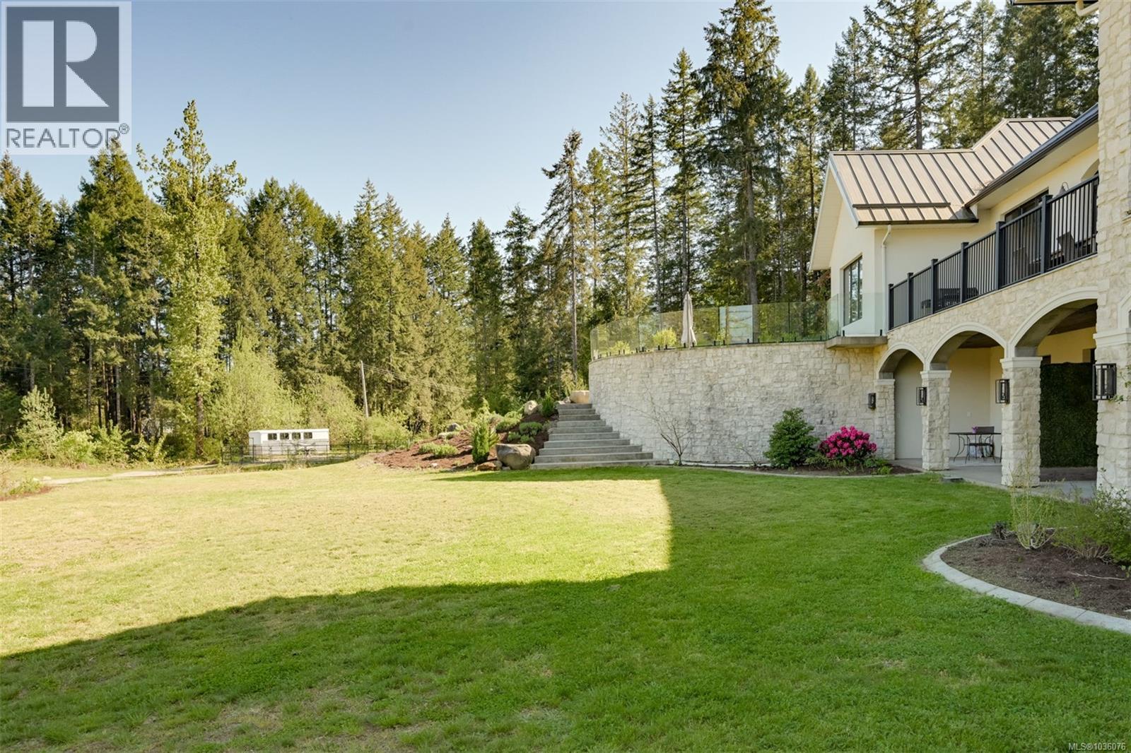 4939 Waters Rd - 92