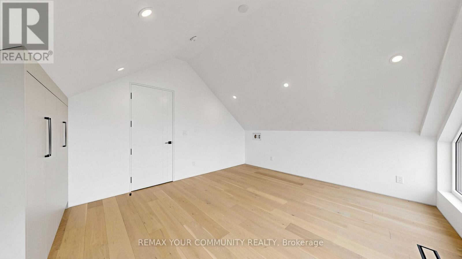 2970A BAYVIEW AVENUE - 31