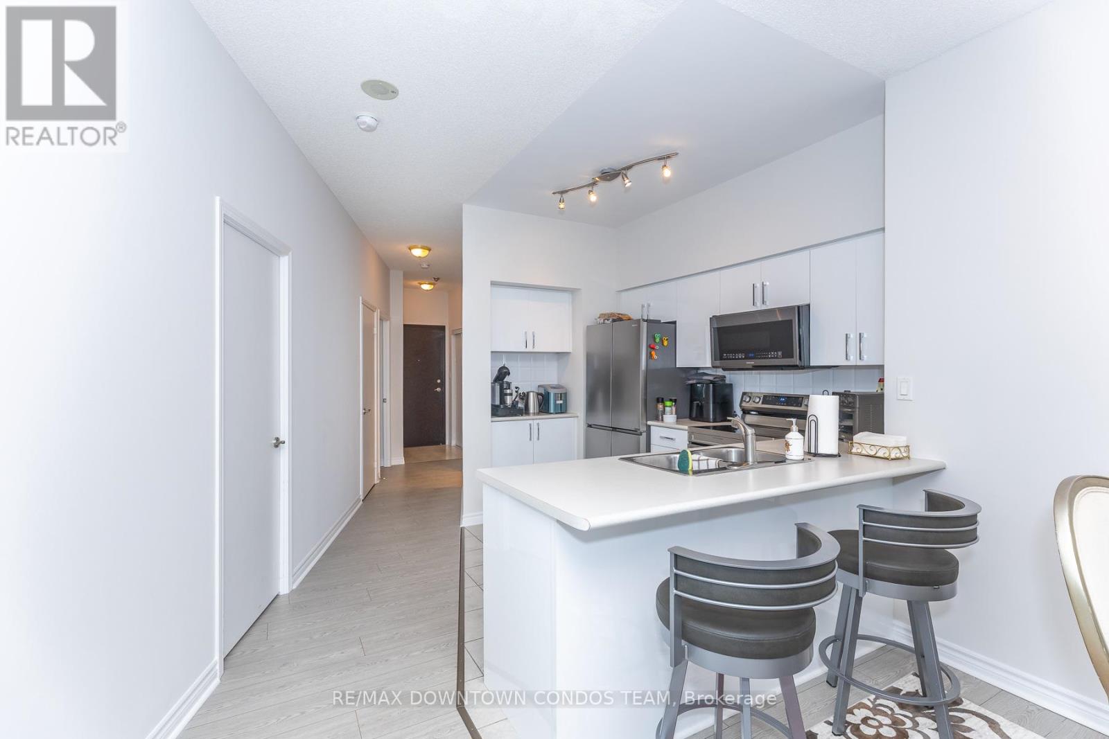 #404 410 QUEENS QUAY W - 10