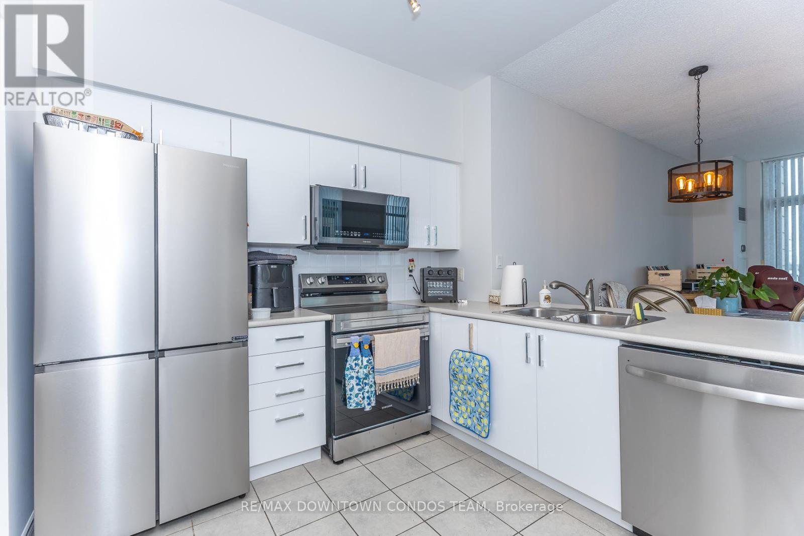 #404 410 QUEENS QUAY W - 11