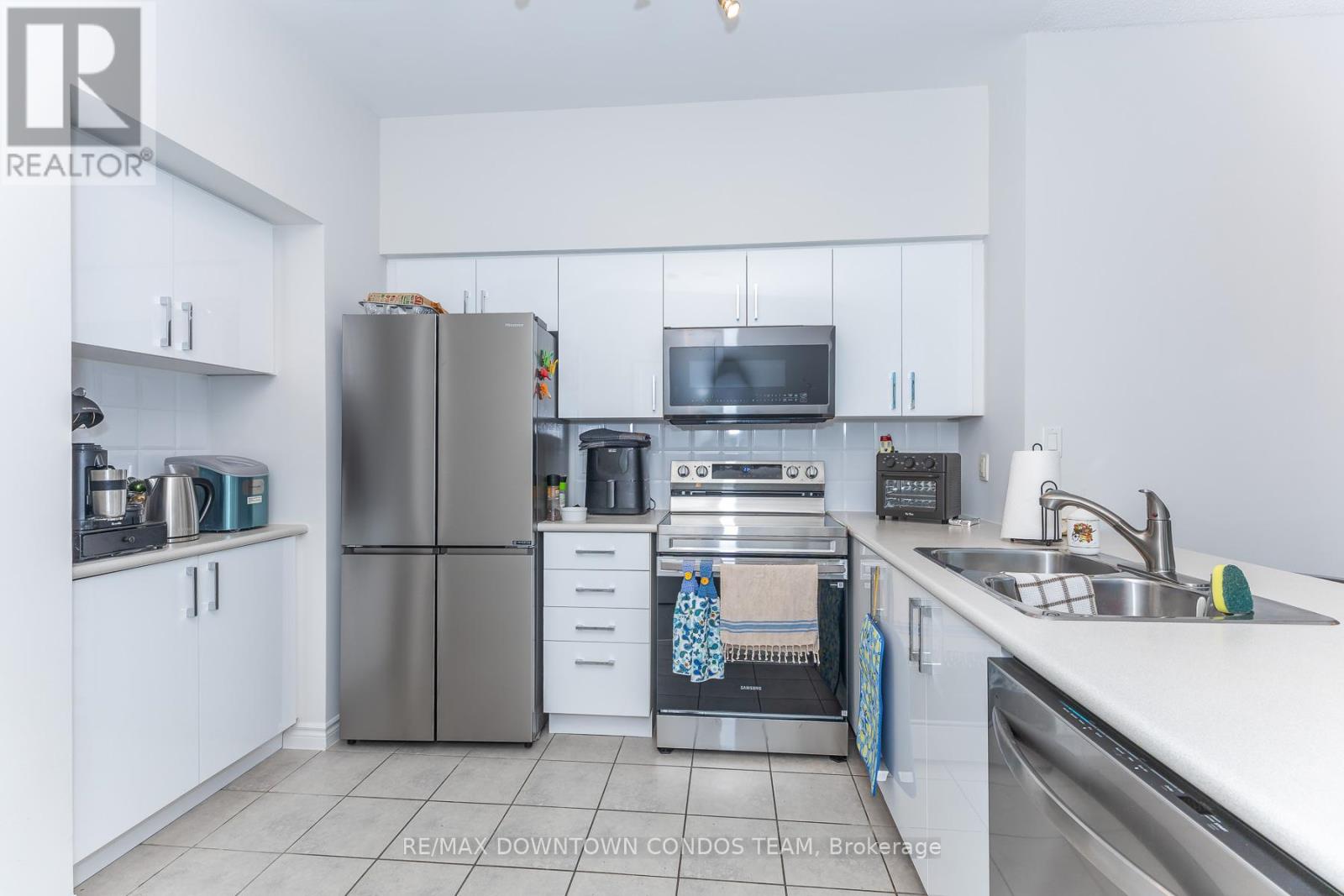 #404 410 QUEENS QUAY W - 13