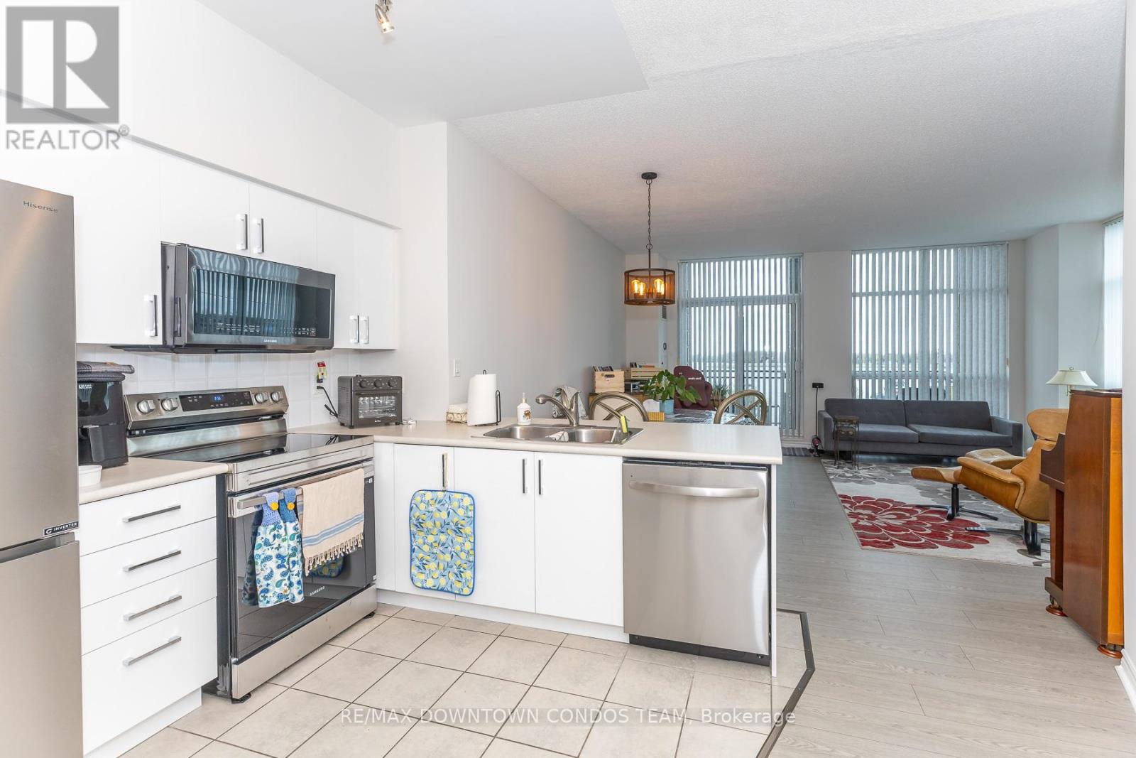 #404 410 QUEENS QUAY W - 12