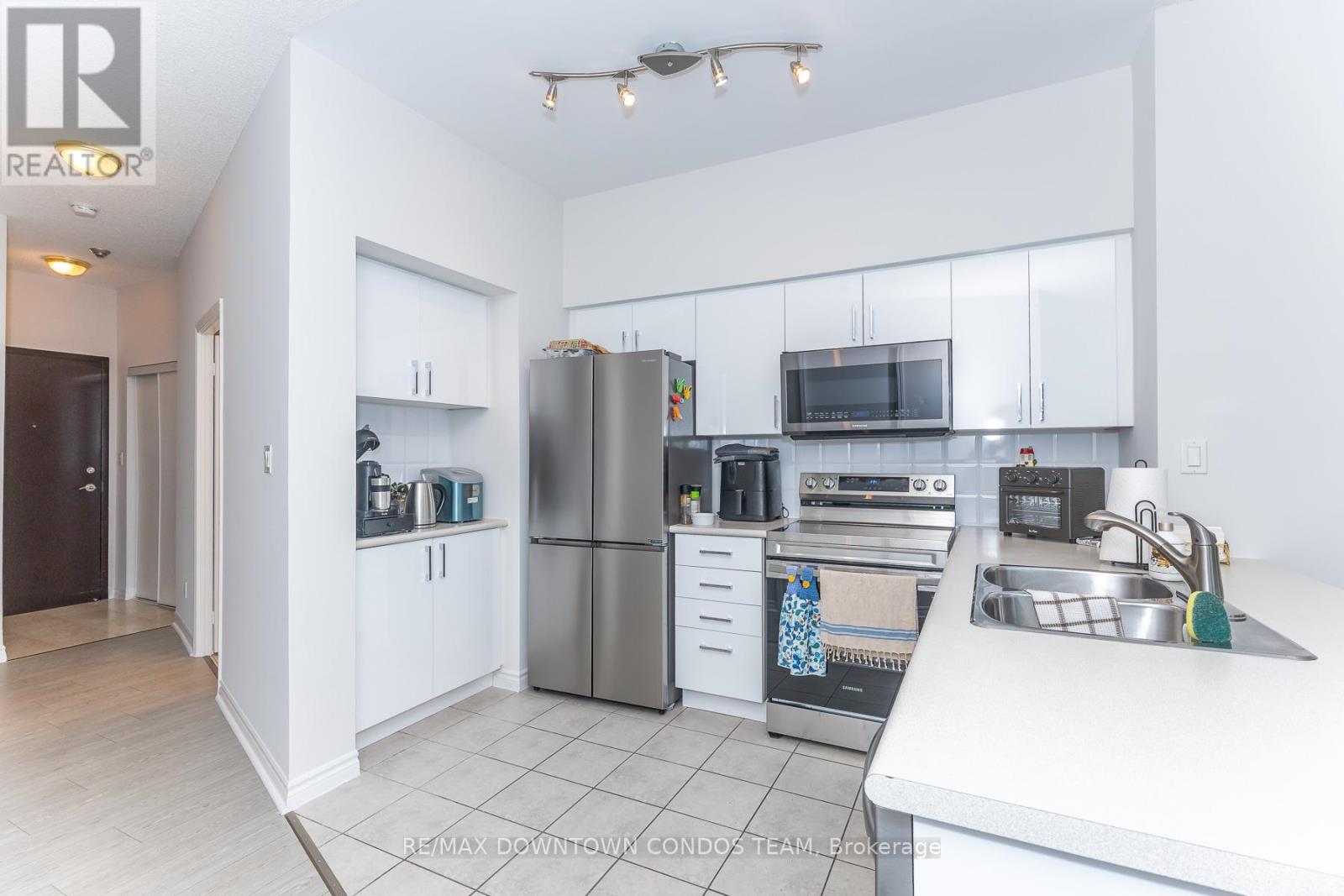 #404 410 QUEENS QUAY W - 14