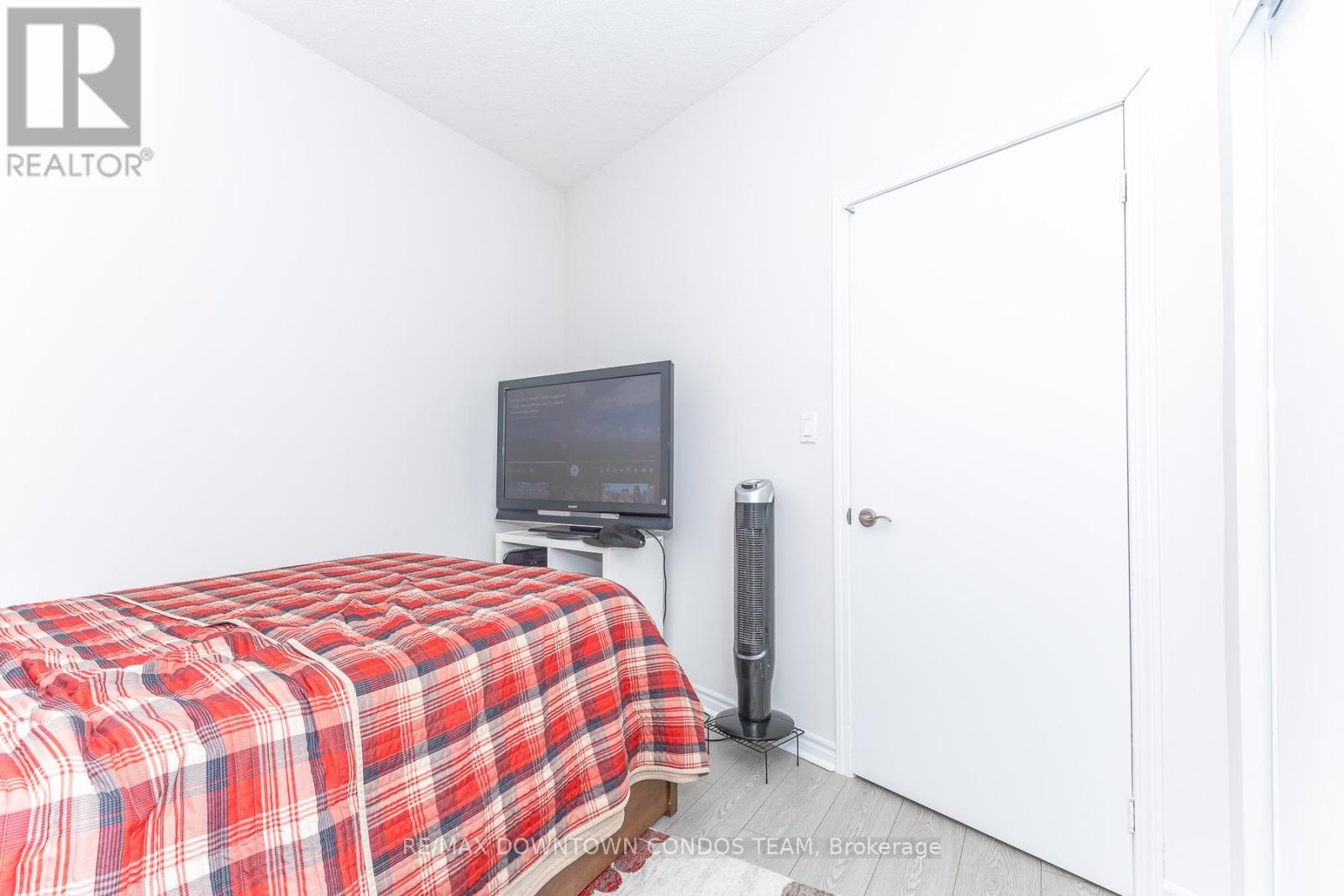 #404 410 QUEENS QUAY W - 25