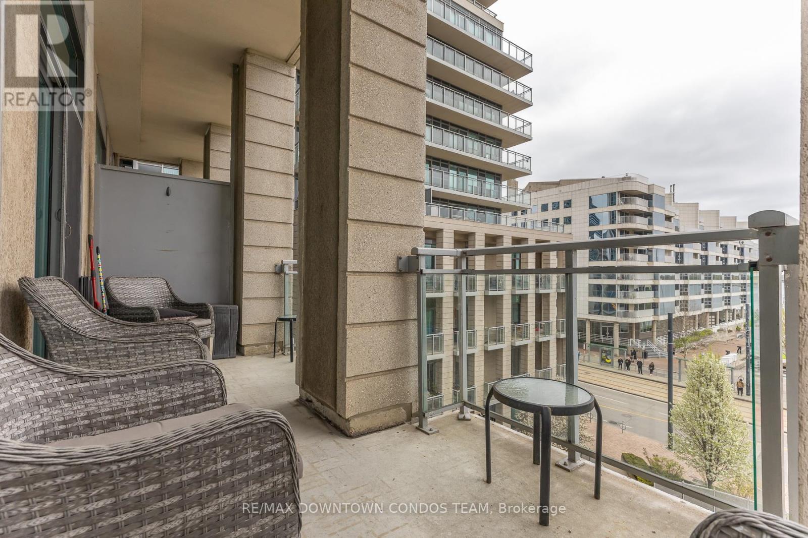#404 410 QUEENS QUAY W - 35