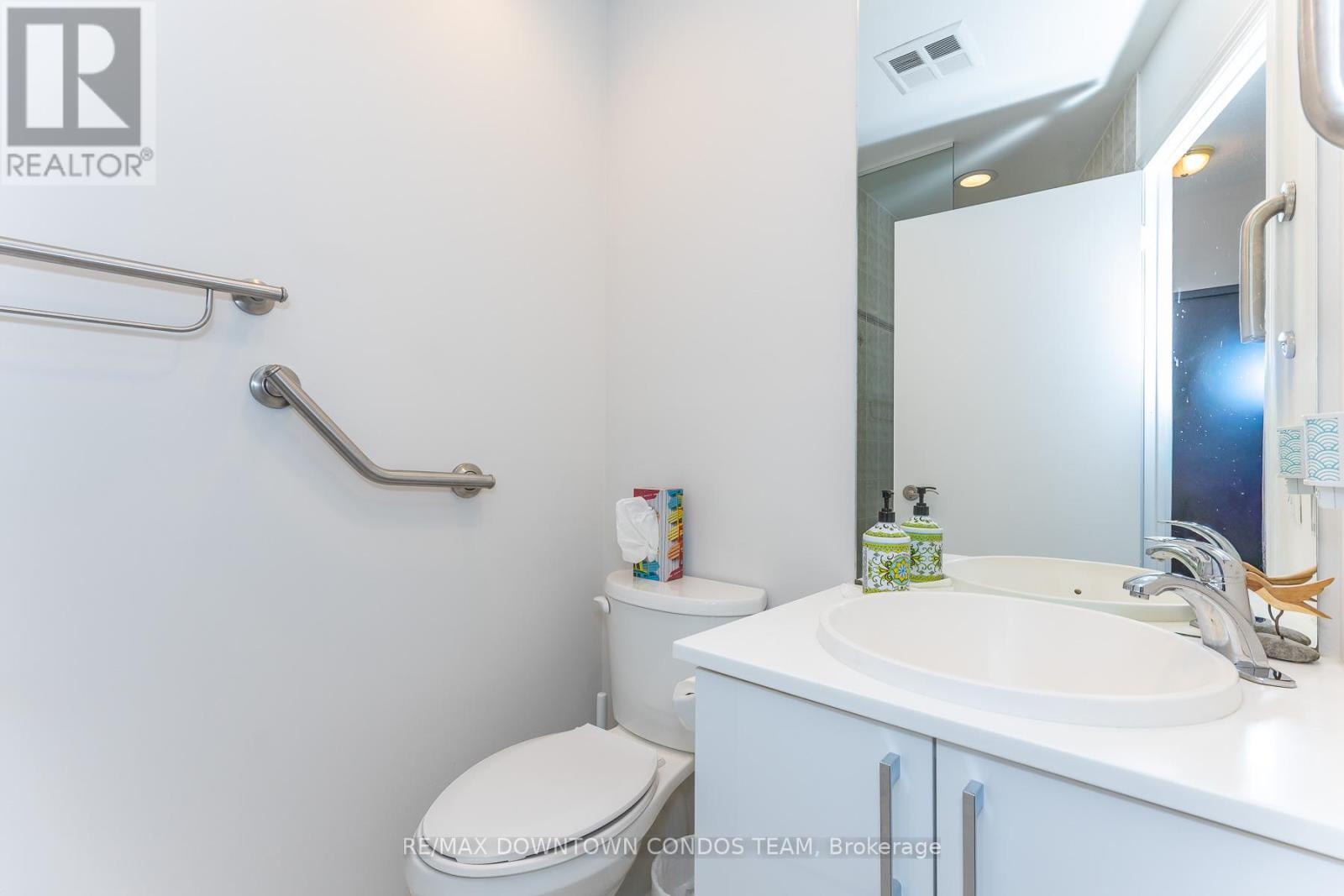 #404 410 QUEENS QUAY W - 29