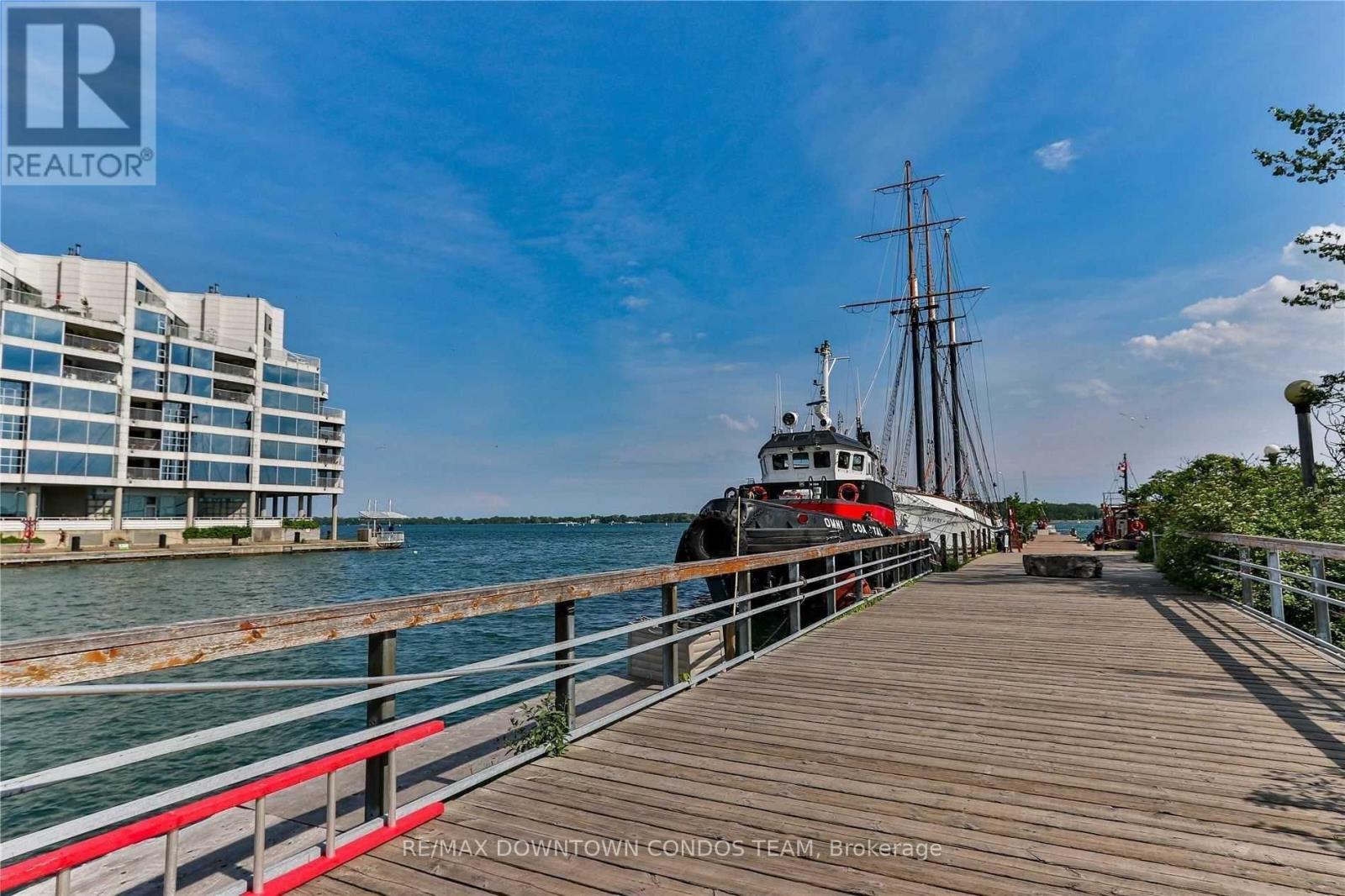 #404 410 QUEENS QUAY W - 41