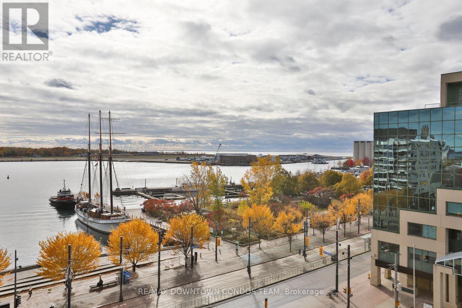 #404 410 QUEENS QUAY W - 49