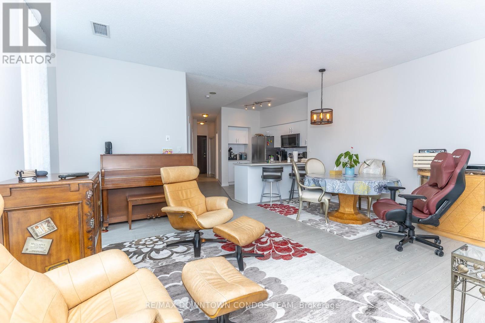 #404 410 QUEENS QUAY W - 19