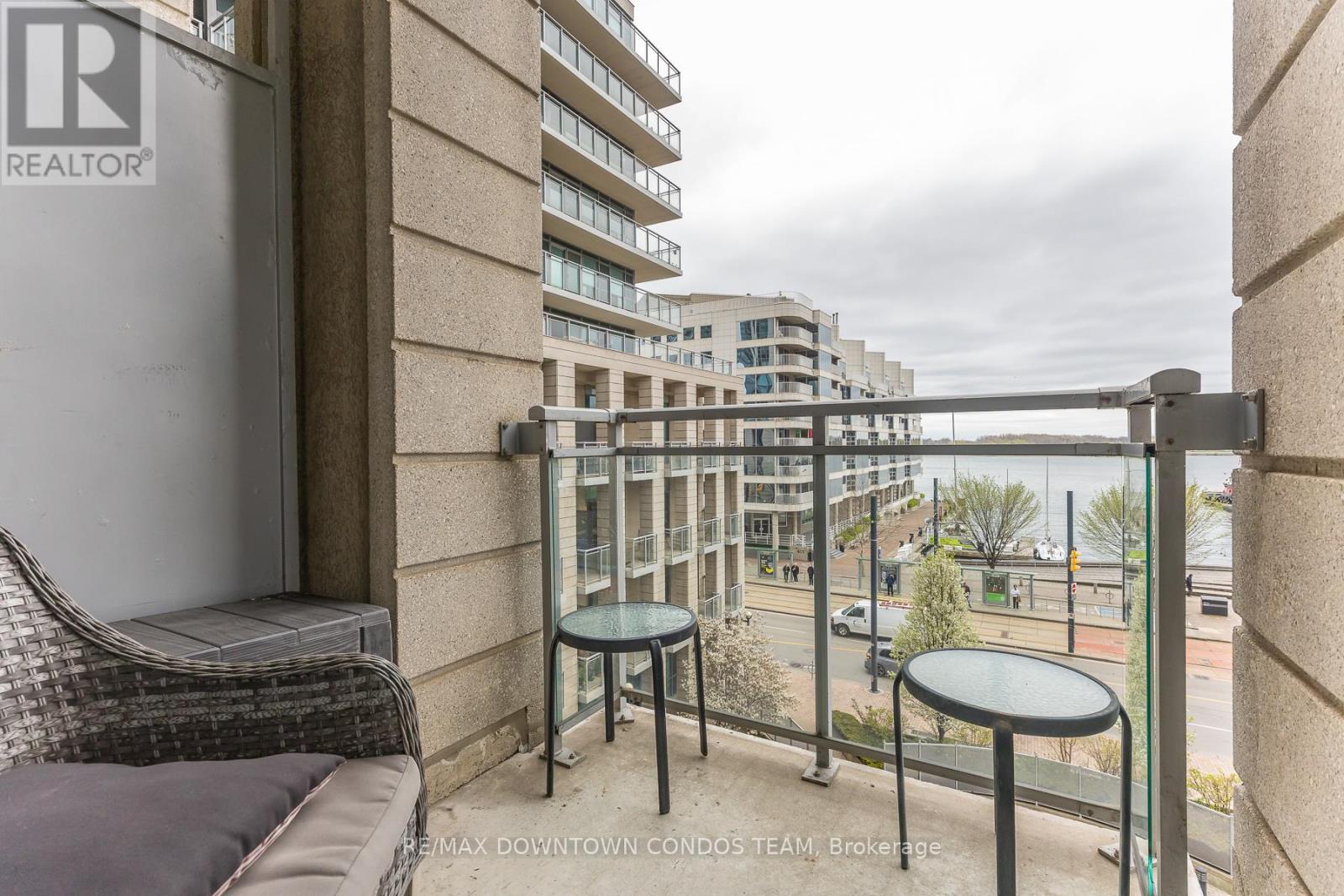 #404 410 QUEENS QUAY W - 36