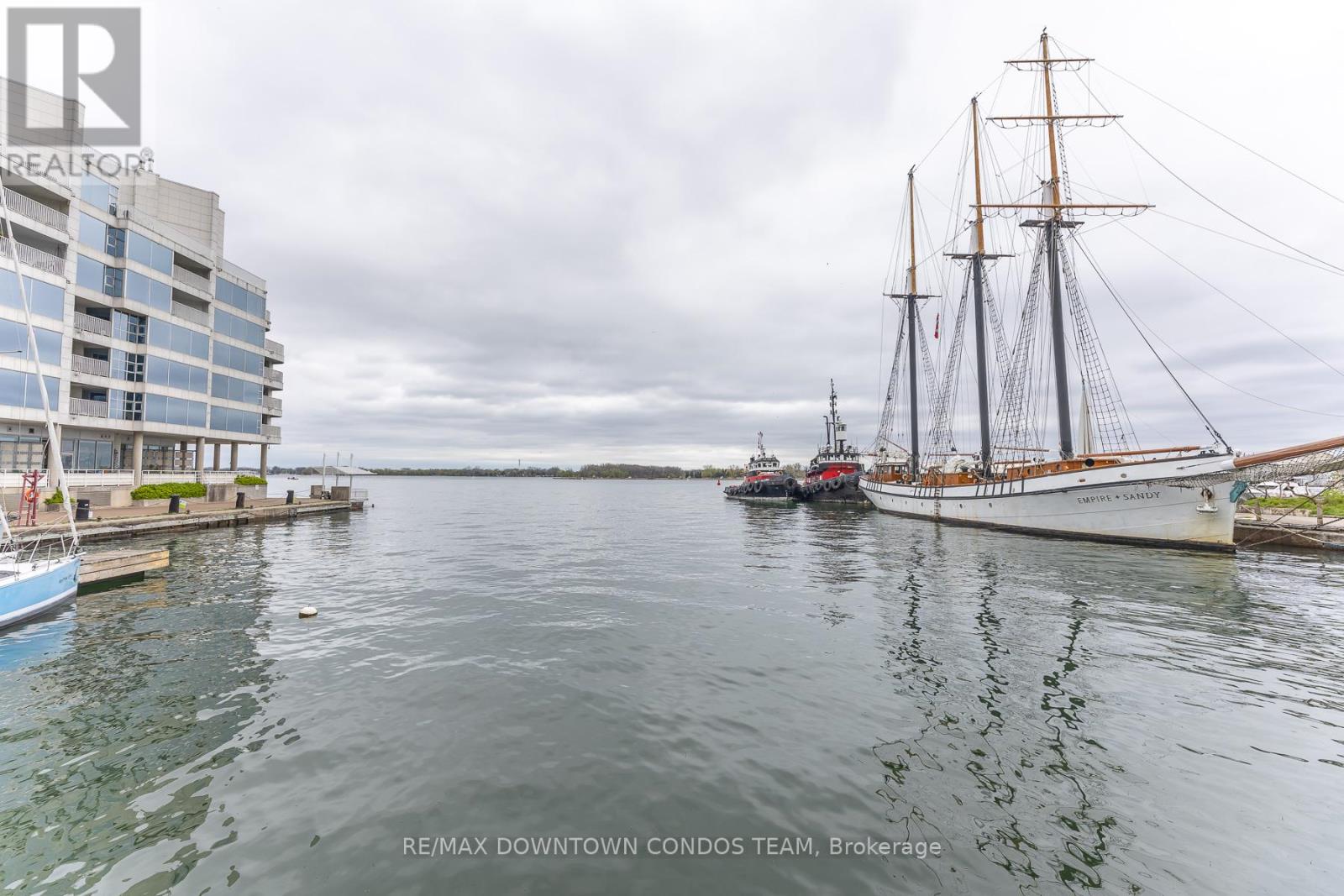 #404 410 QUEENS QUAY W - 40