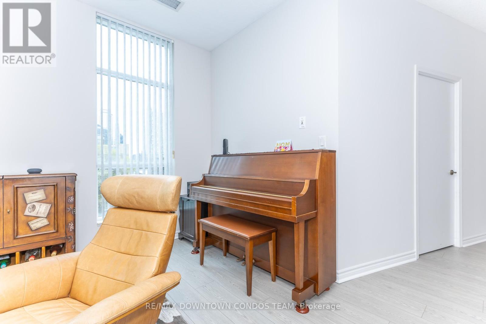 #404 410 QUEENS QUAY W - 22