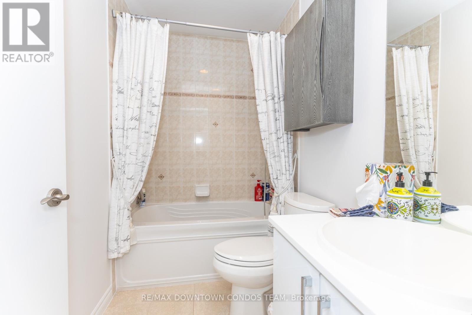 #404 410 QUEENS QUAY W - 32