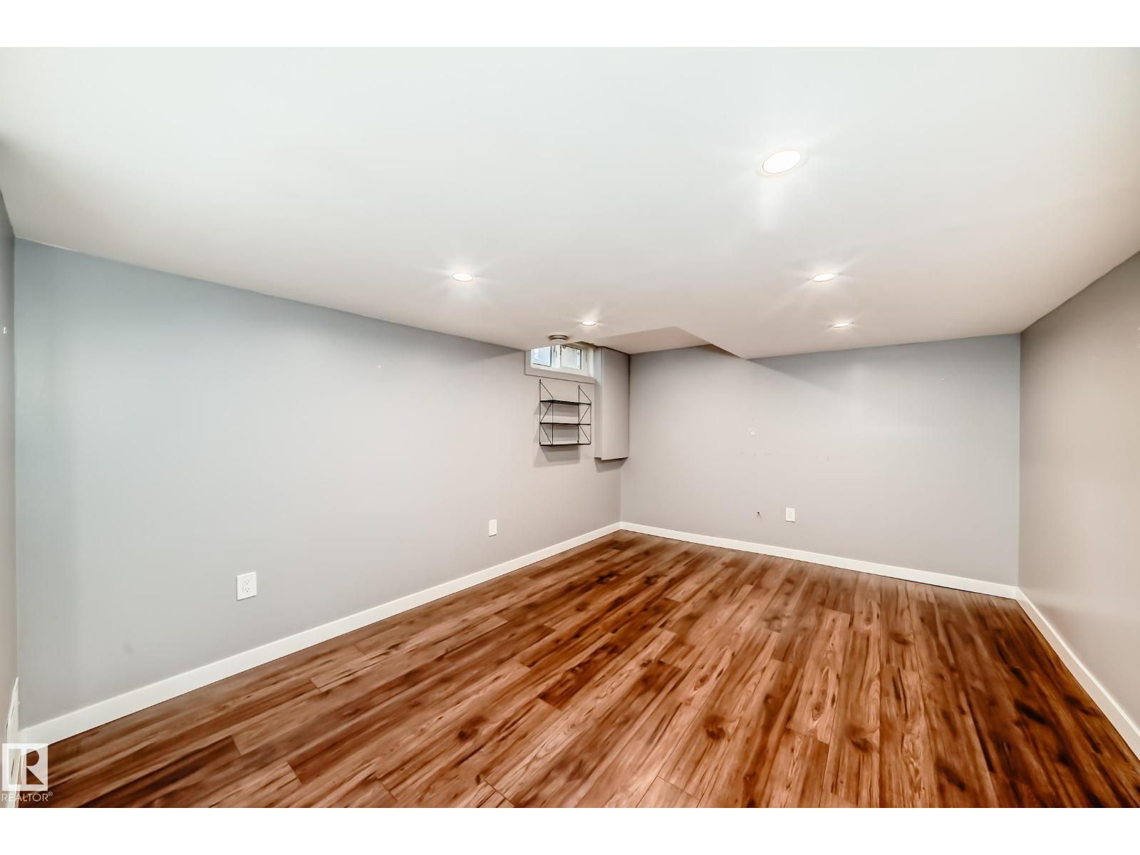 12018 157 AV NW, Edmonton