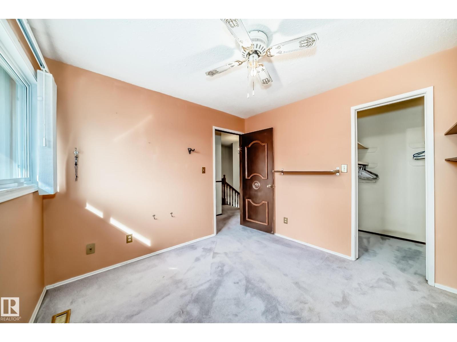12018 157 AV NW, Edmonton