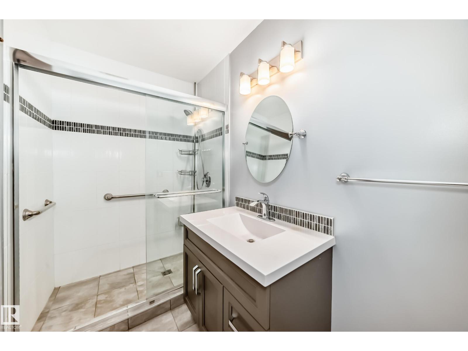 12018 157 AV NW, Edmonton