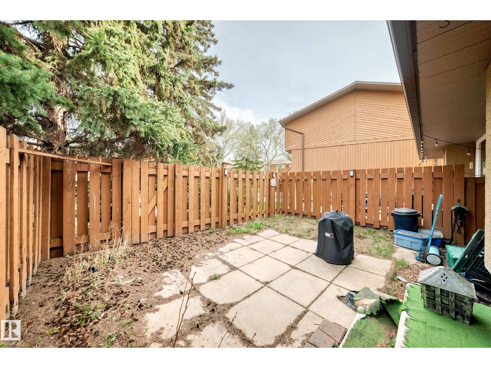 12018 157 AV NW, Edmonton