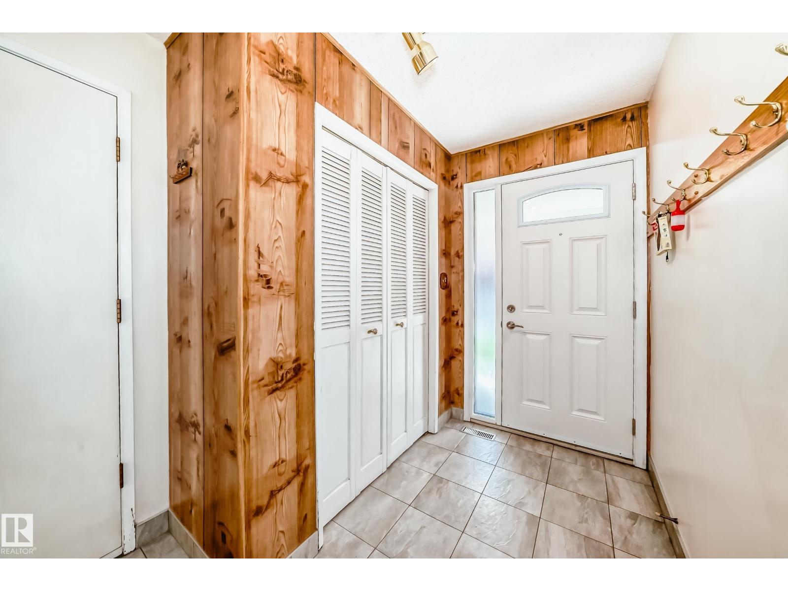 12018 157 AV NW, Edmonton