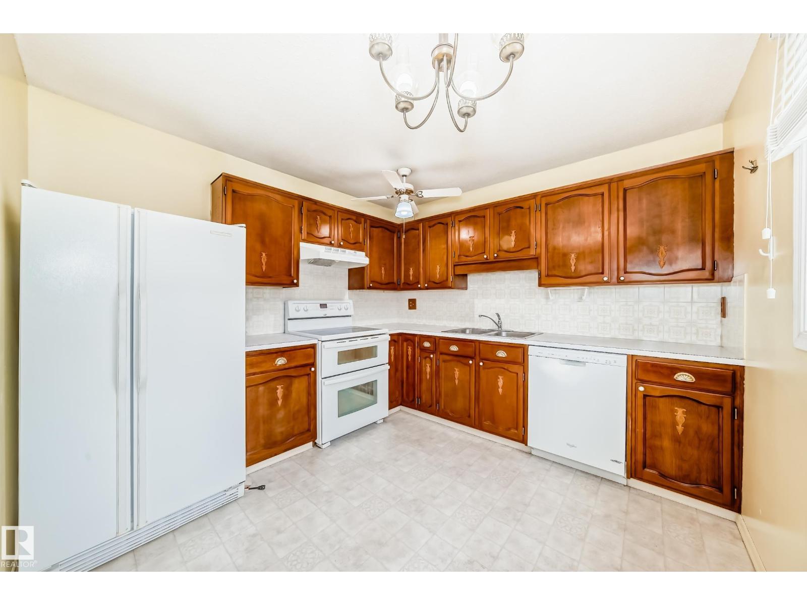12018 157 AV NW, Edmonton