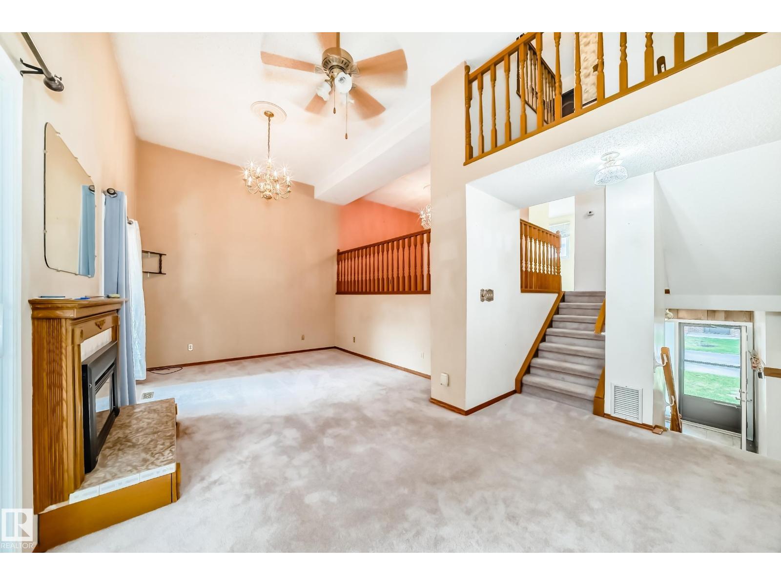 12018 157 AV NW, Edmonton