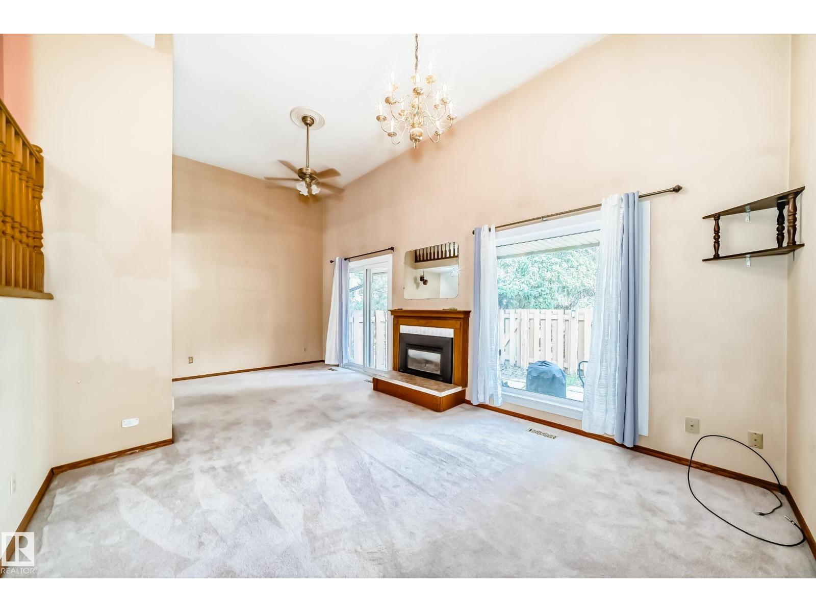 12018 157 AV NW, Edmonton